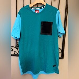 Nike Men's Turquoise and Black Short Sleeve Tee